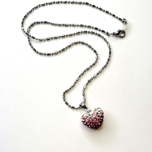Small Pink Heart Shape Pendant on a 18K Silver Necklace - Picture 5 of 12